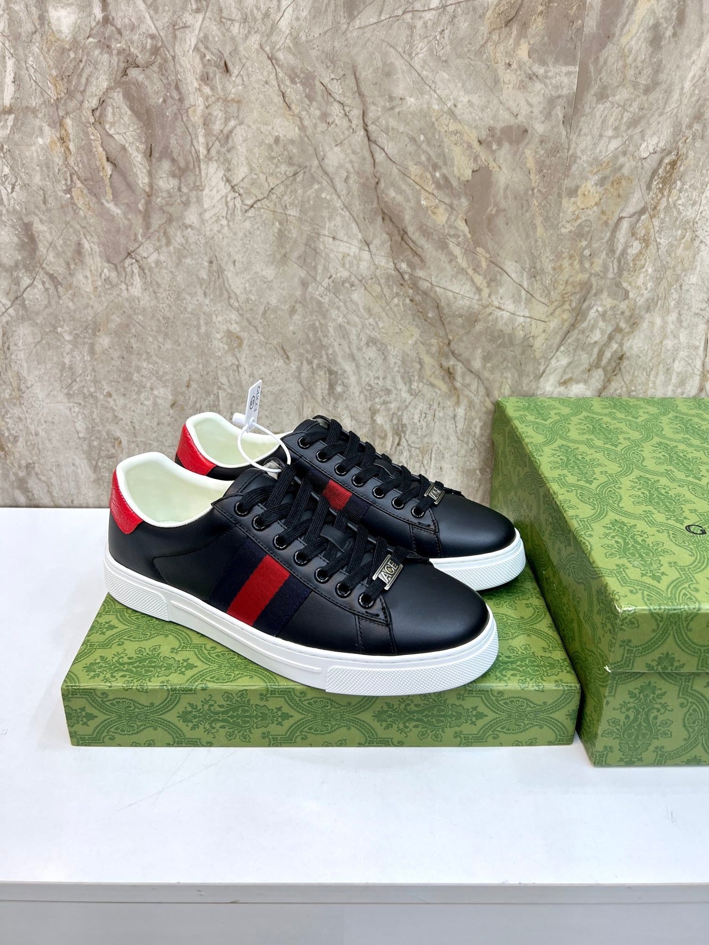 GG Men's ACE Sneaker Black Calfskin 525952