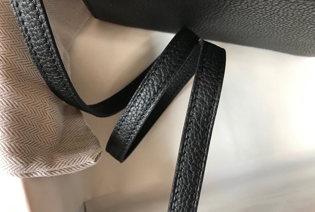 HM SAC ROULIS 19 BLACK TOGO LEATHER