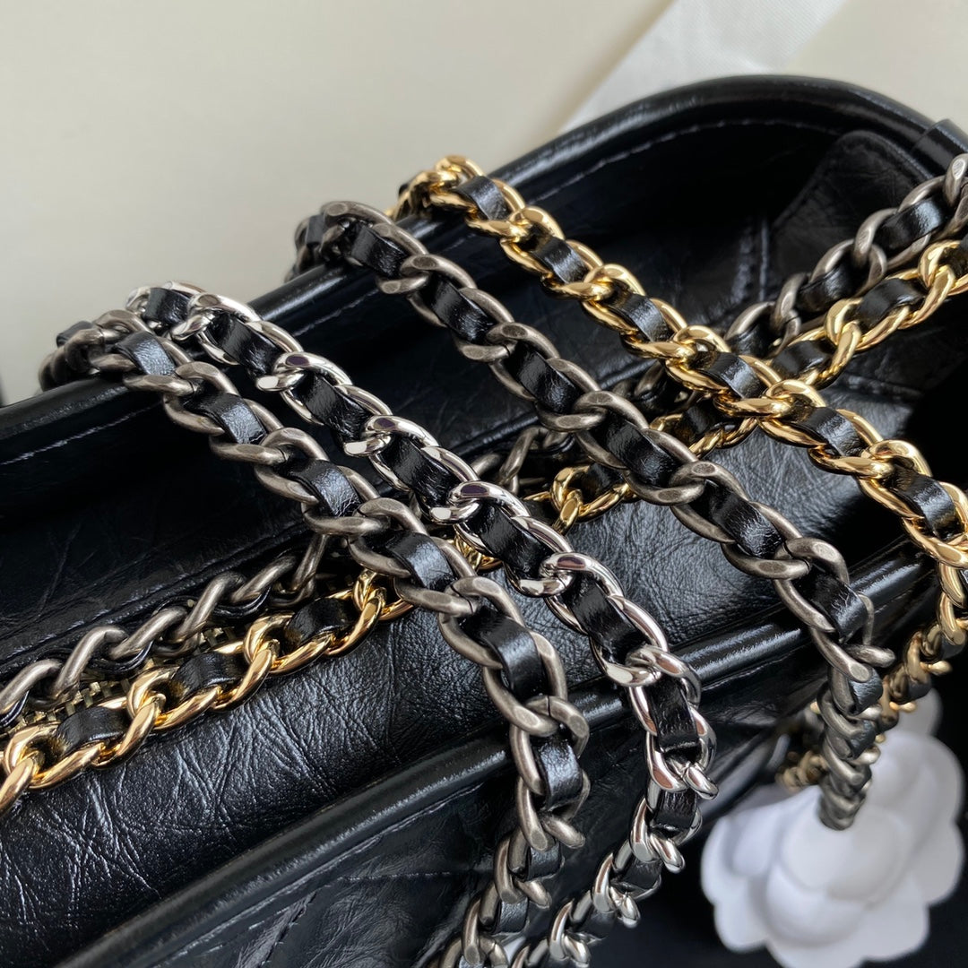 Chanel 25 Gabrielle Black 20cm Calfskin 289505