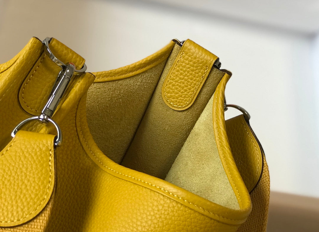 Evelyne 29cm Dark Yellow Togo Shw