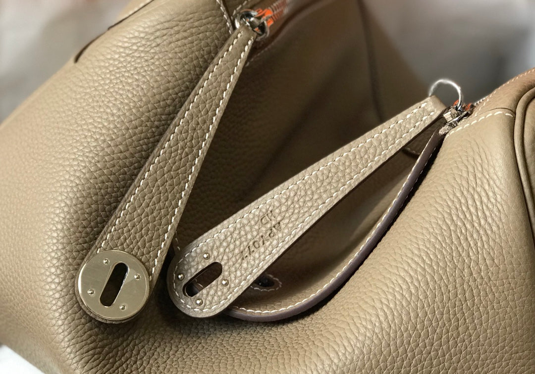 HM LINDY 30 BAG KHAKI TAURILLON CLEMENCE LEATHER