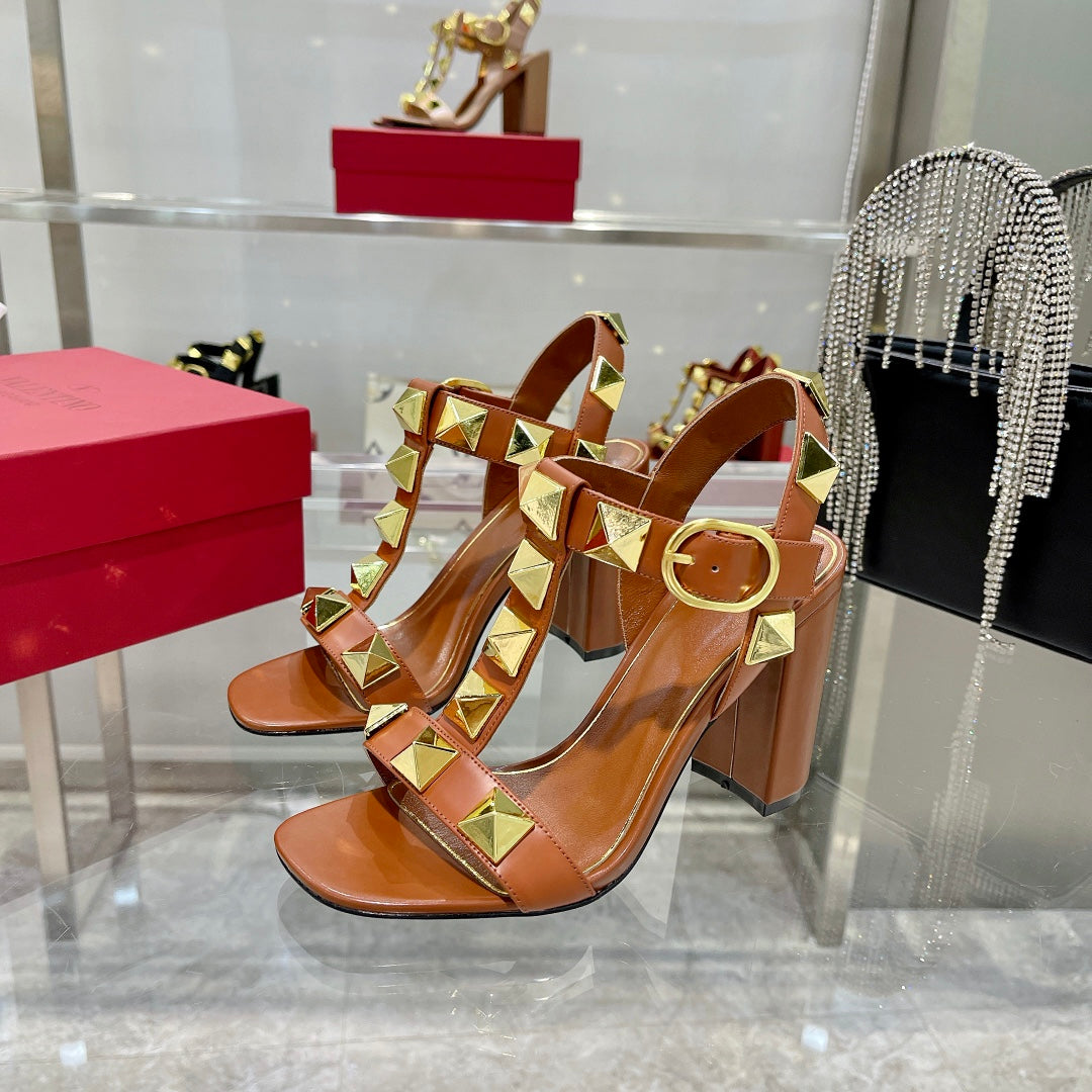 VT Rockstud Sandals Beige Gold Cowhide