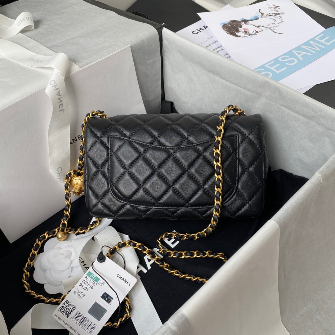 Classic Mini Flap Bag 20cm black lambskin gold hardware