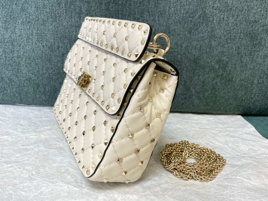 garavani rockstud spike medium 24cm white lambskin