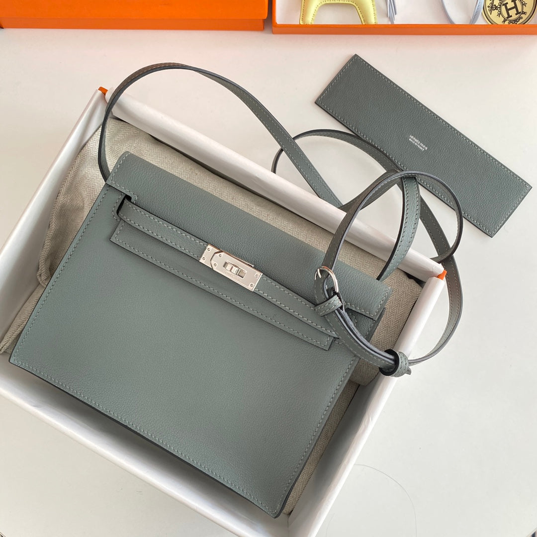Kelly Danse II 22cm Sky Blue Evercolor Leather Shw