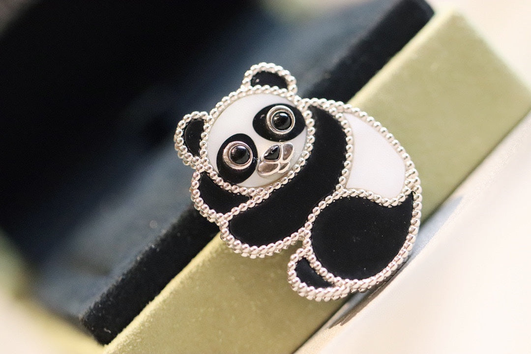 VCA Brooch 03