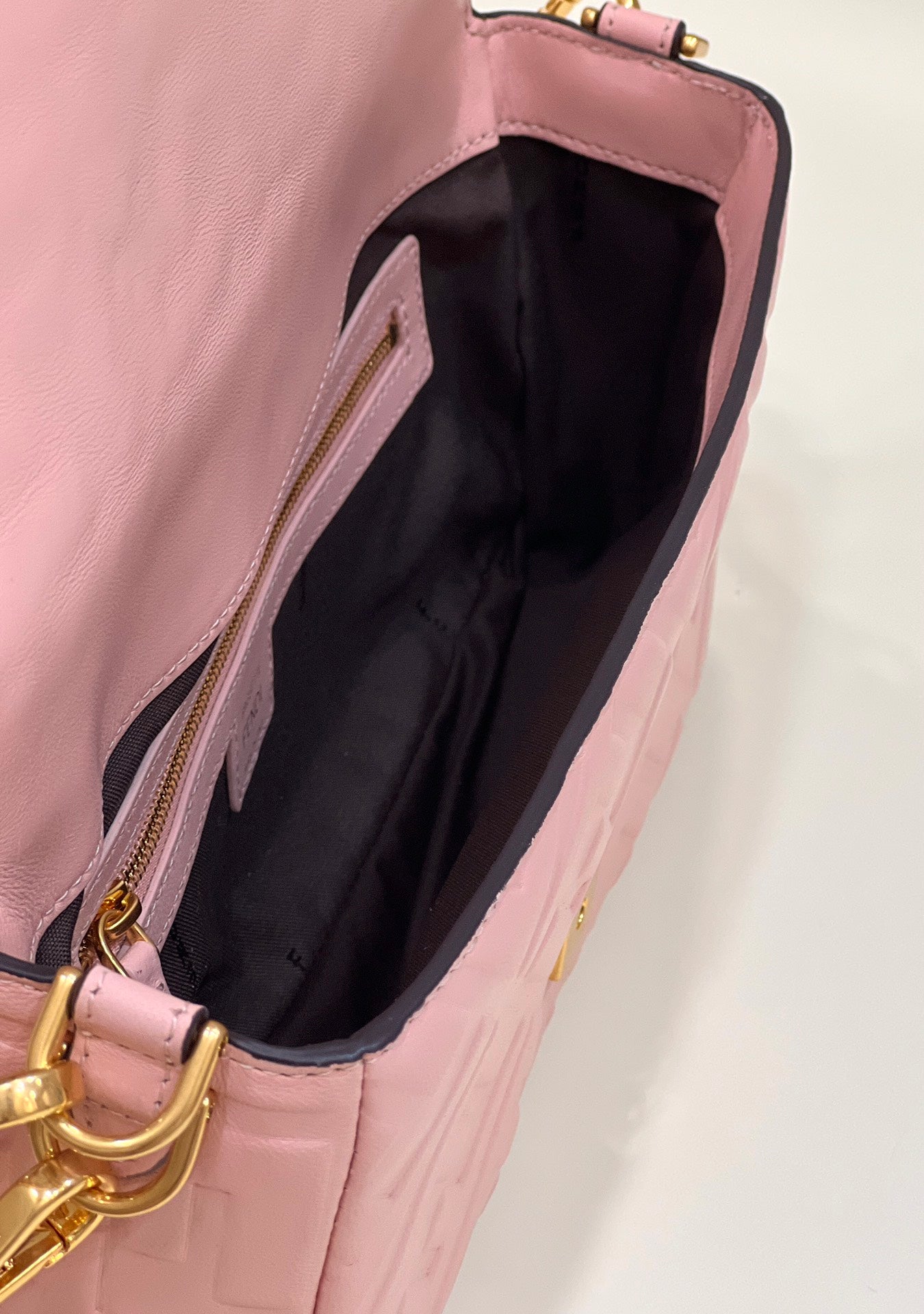 BAGUETTE WITH FF MOTIF 27 IN LIGHT PINK SOFT LAMBSKIN GOLD HARDWARE