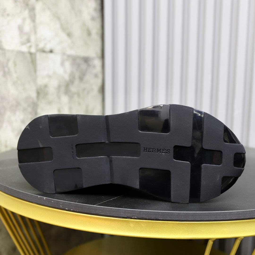 HM EMBOSSED ICON SNEAKER NAVY CALFSKIN