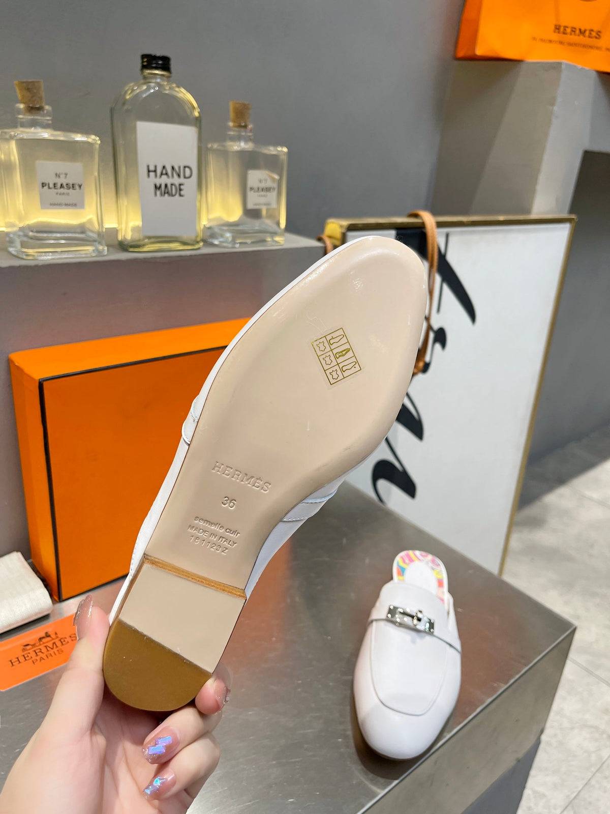 0Z MULE WHITE CALFSKIN WITH PATTERN