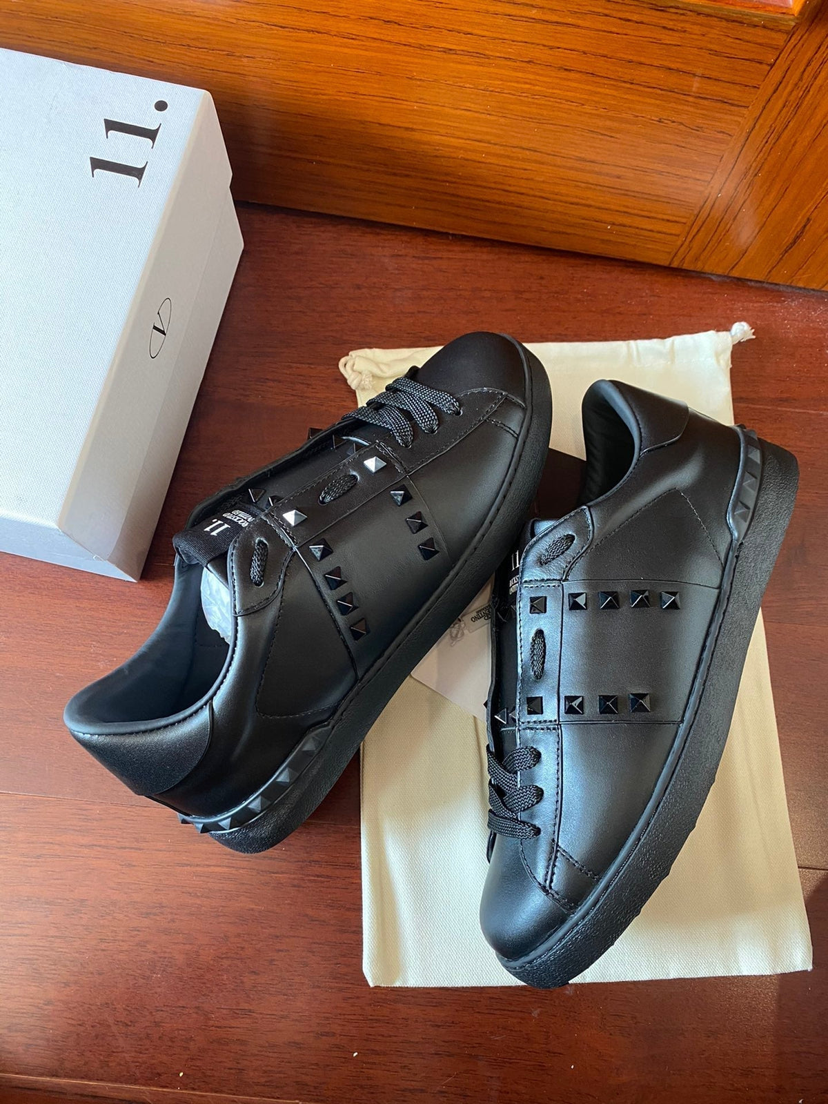 VT Rockstud Sneaker Black Purple Cowhide
