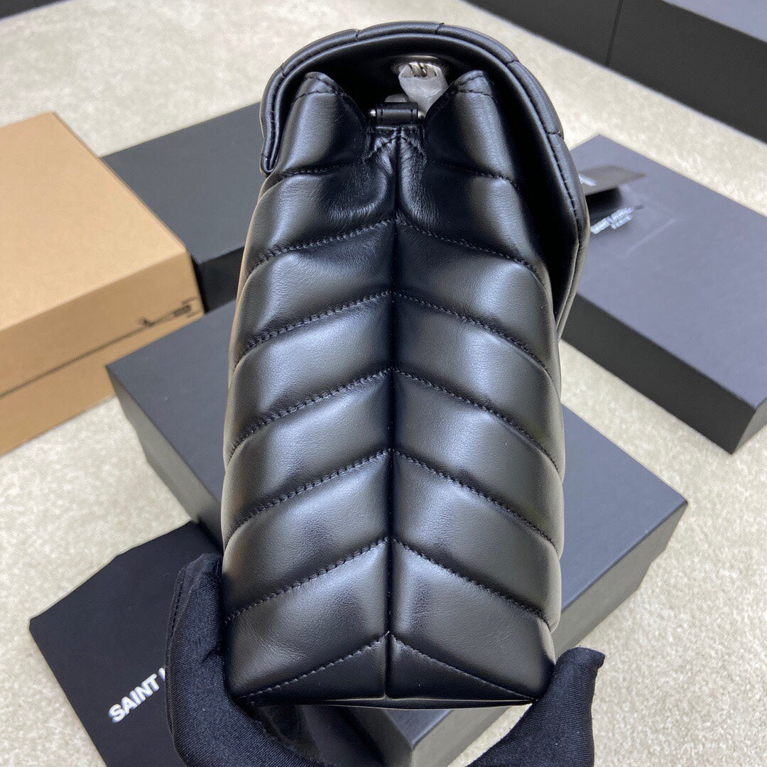 LOULOU MEDIUM 32 BLACK  QUILTED LEATHER SILVER HARDWARE
