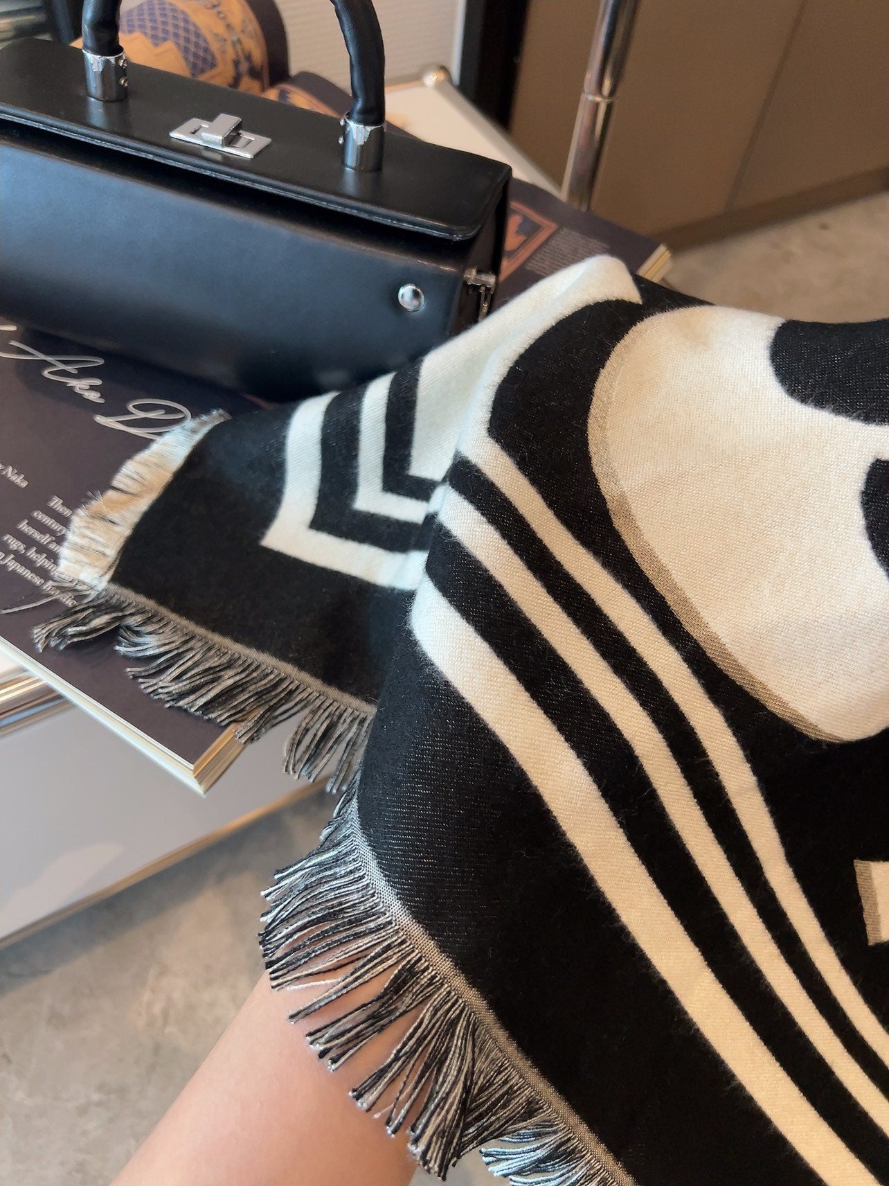 CC Square Scarf 140 CM In Black Mix White Cashmere 319061