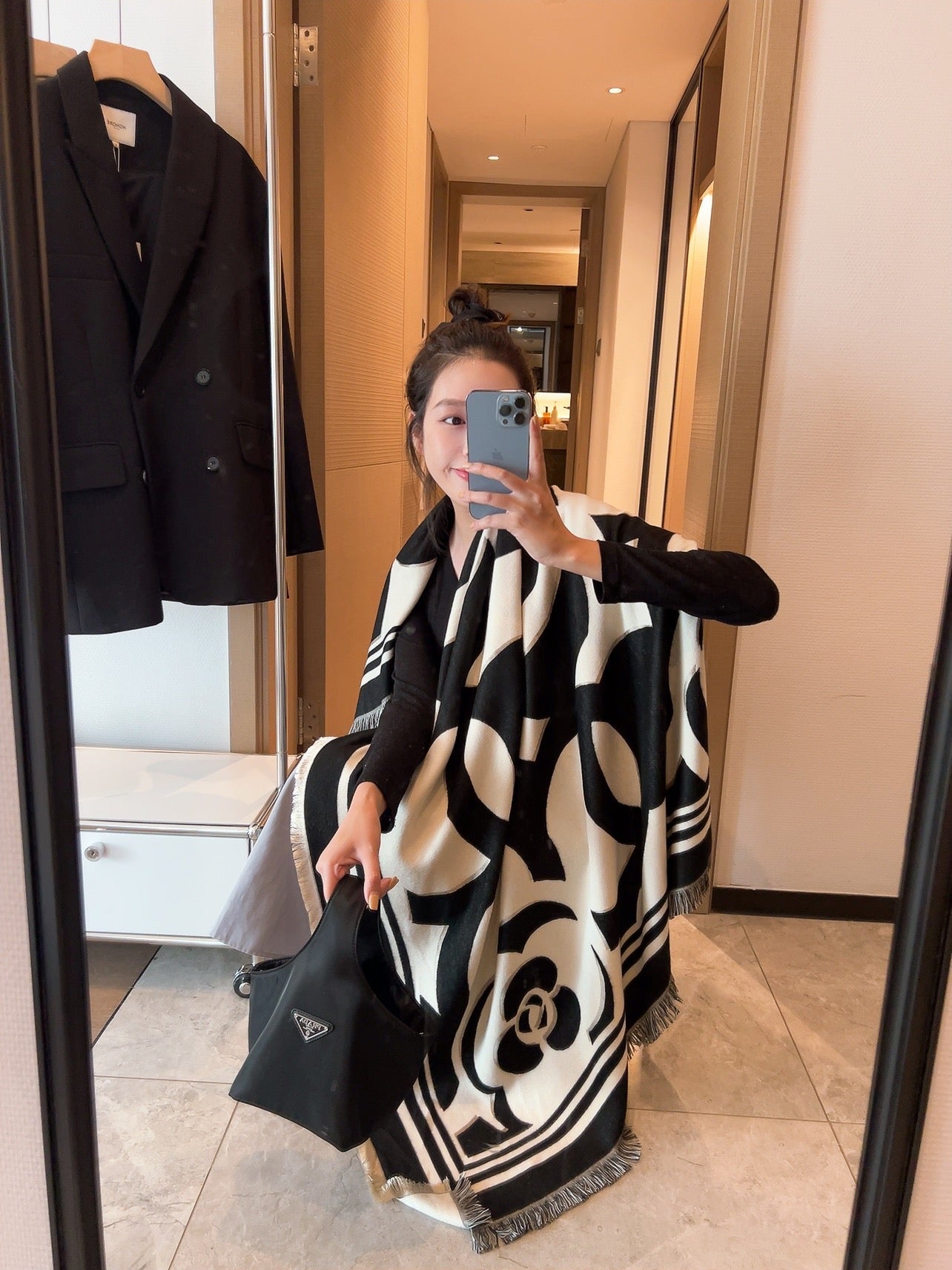CC Square Scarf 140 CM In Black Mix White Cashmere 319061