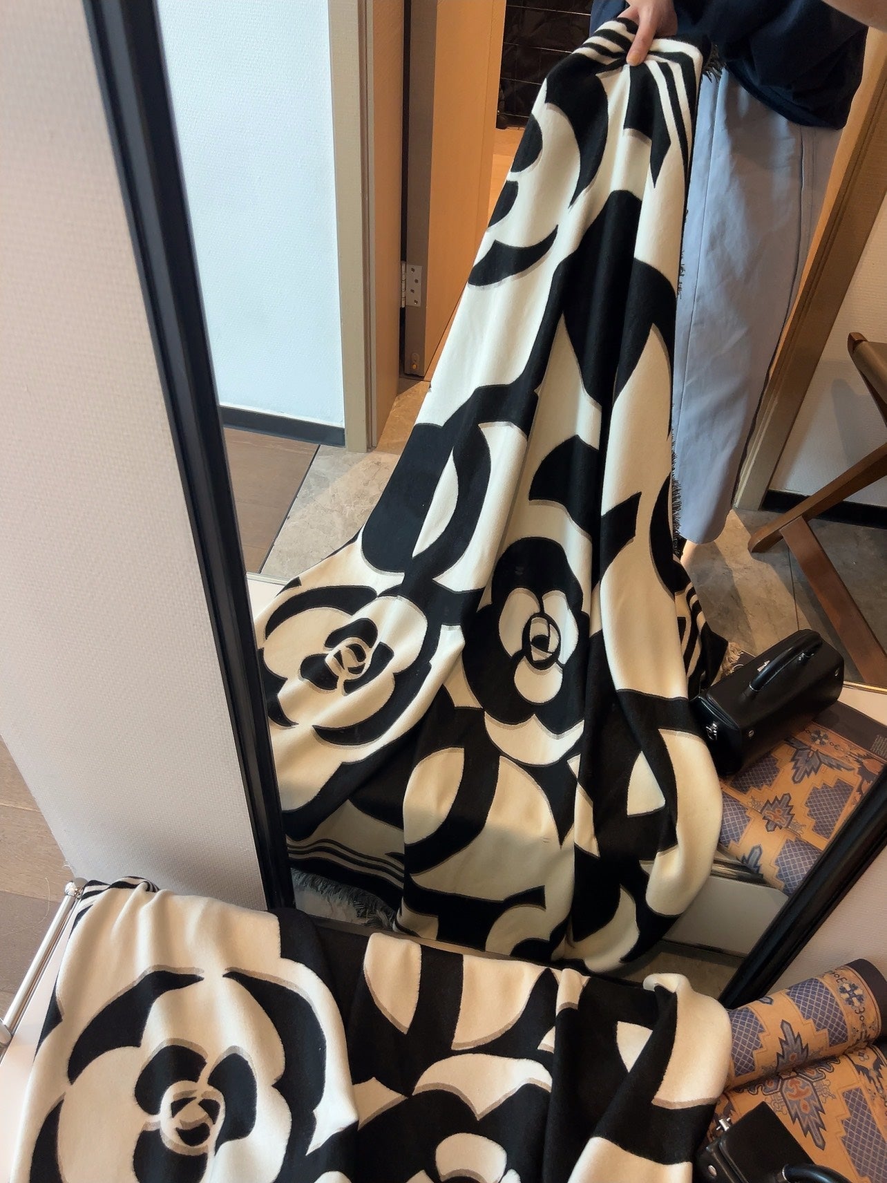 CC Square Scarf 140 CM In Black Mix White Cashmere 319061