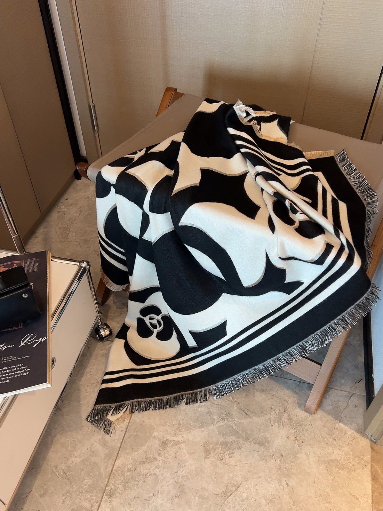 CC Square Scarf 140 CM In Black Mix White Cashmere 319061