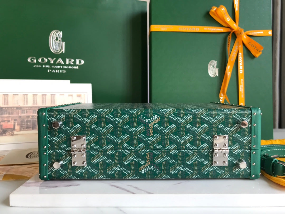 GRAND HÔTEL TRUNK BAG 24 IN GREEN GOYARDINE CANVAS AND CALFSKIN