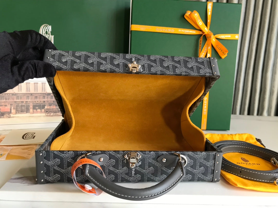 GRAND HÔTEL TRUNK BAG 24 IN GREY BLACK GOYARDINE CANVAS AND CALFSKIN