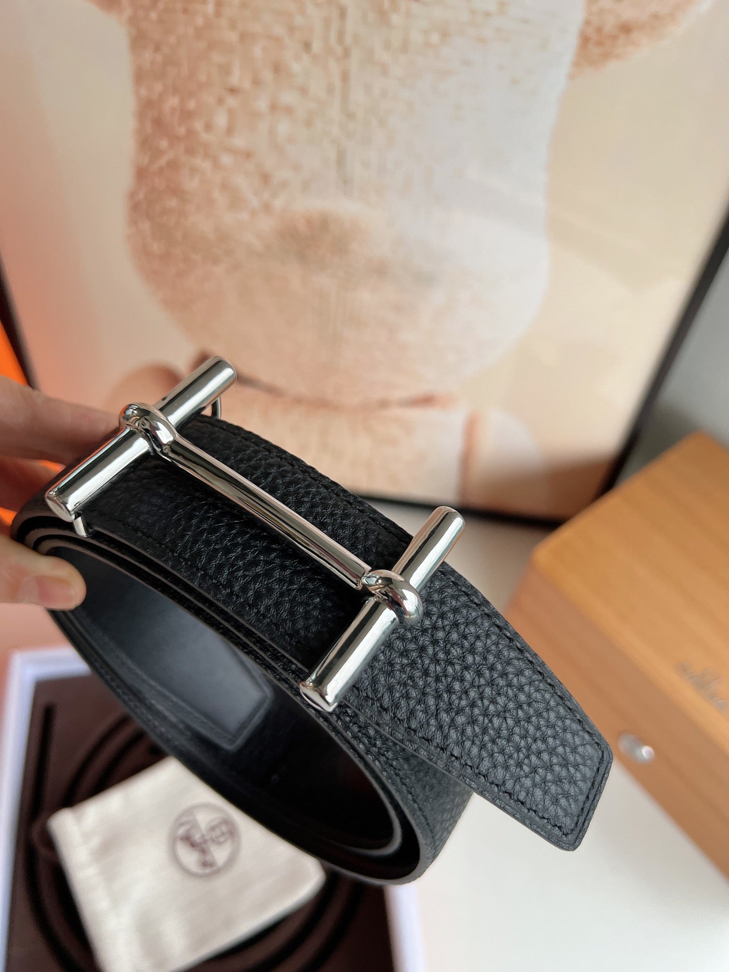 HM BELT BUCKLE & REVERSIBLE BLACK LEATHER STRAP 38 MM SILVER HARDWARE