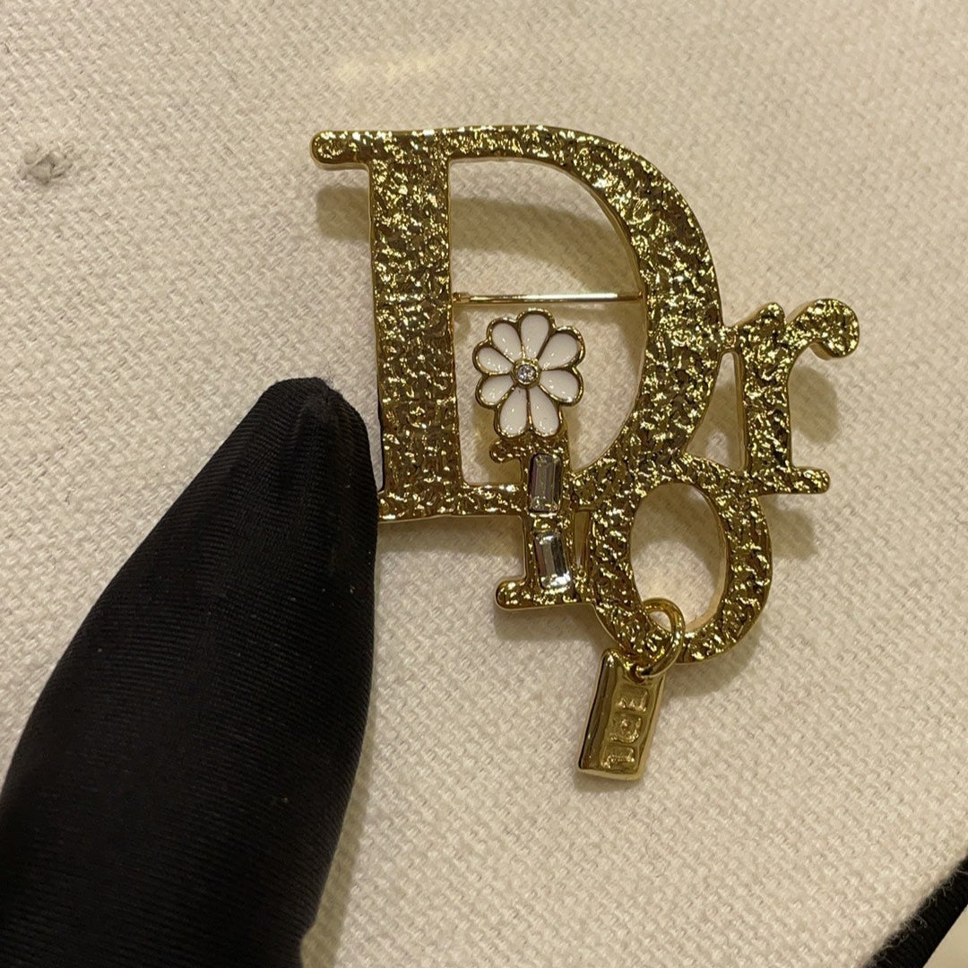 CD Brooch 07