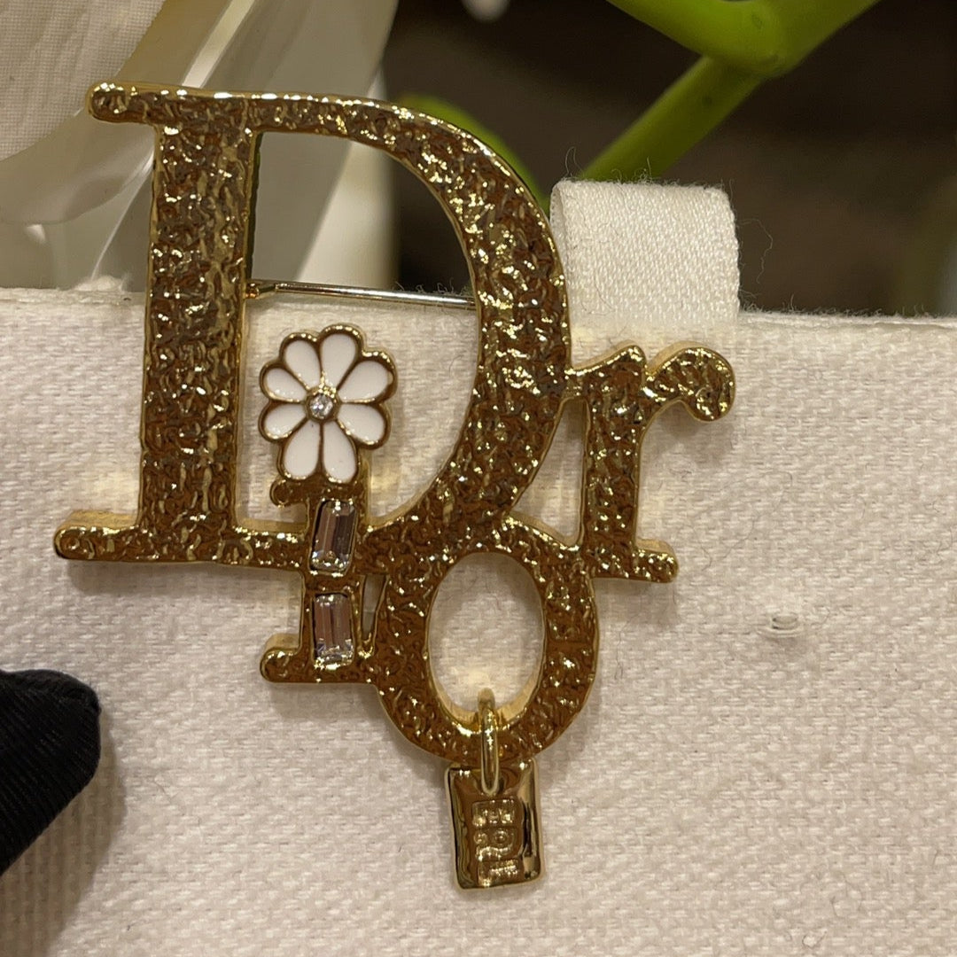 CD Brooch 07