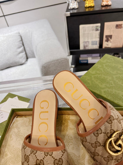 GG EXCLUSIVE SLIDE SANDAL CARAMEL AND BROWN FABRIC