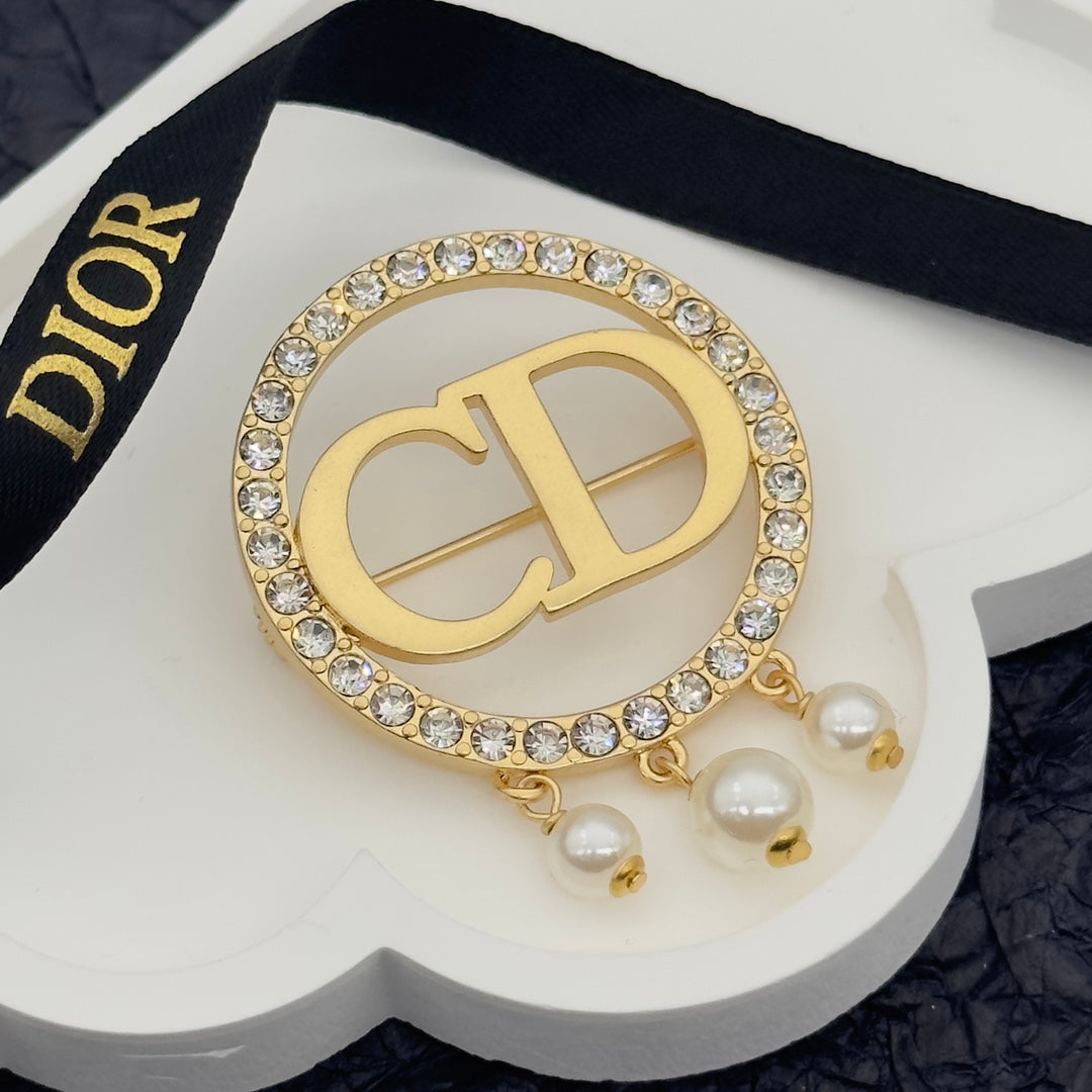CD Brooch 172612