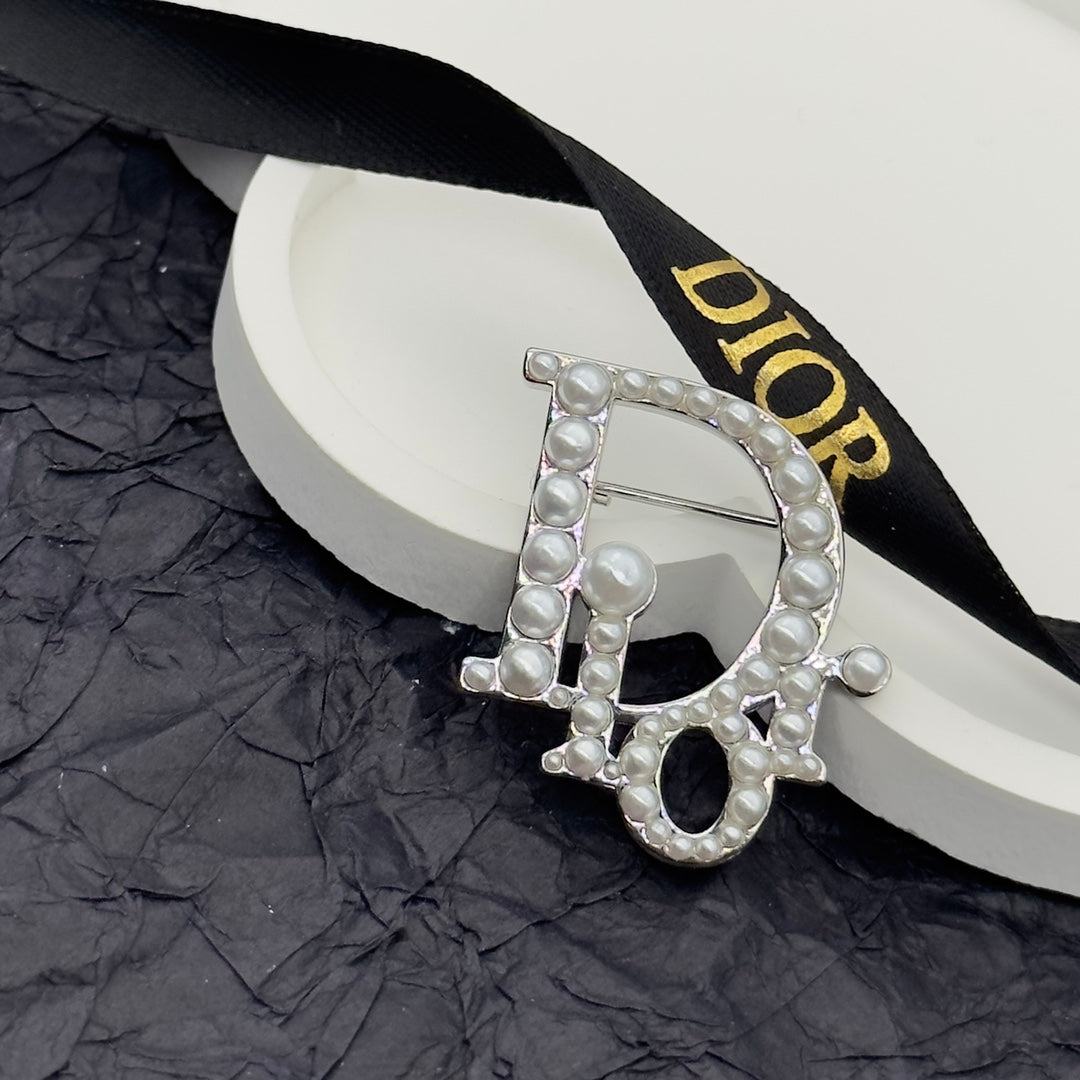 CD Brooch 172878