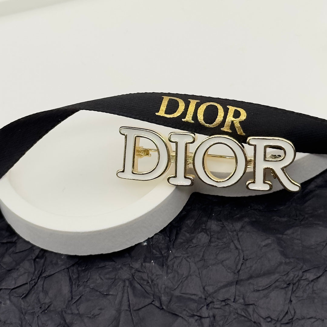 CD Brooch 172877