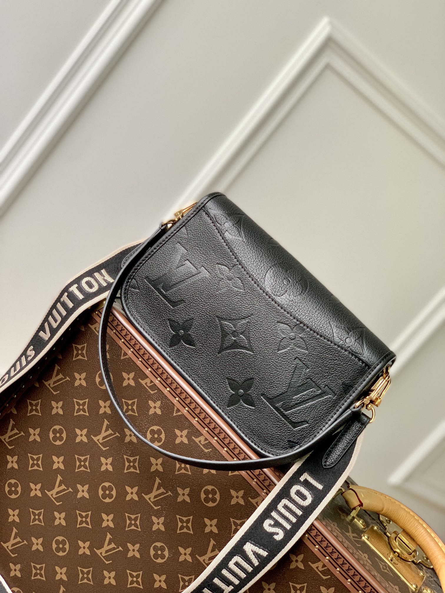 diane 24 black monogram empreinte leather