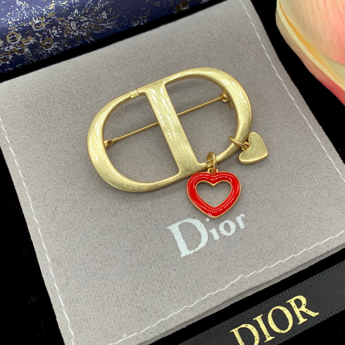 CD Brooch 178846