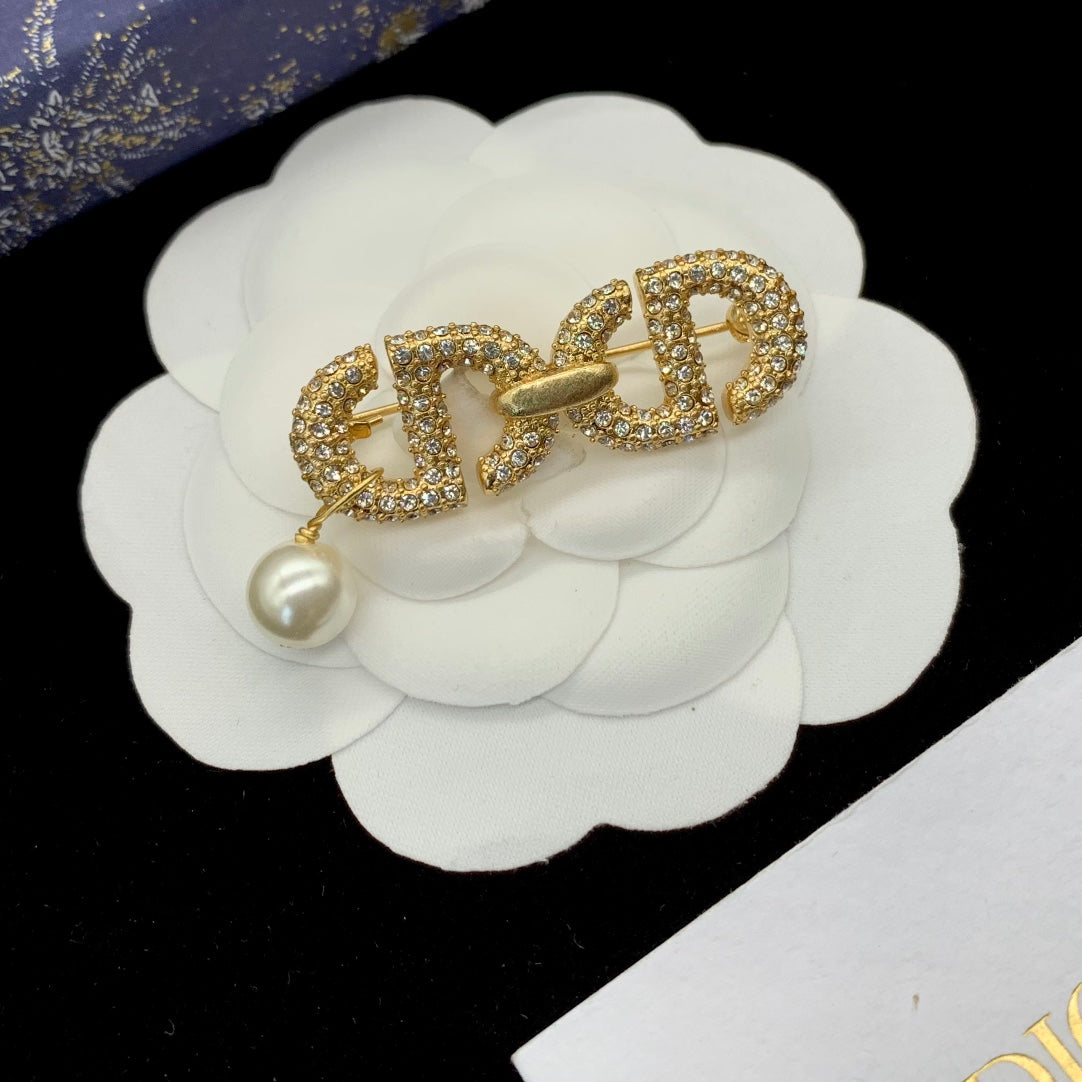 CD Brooch 178847