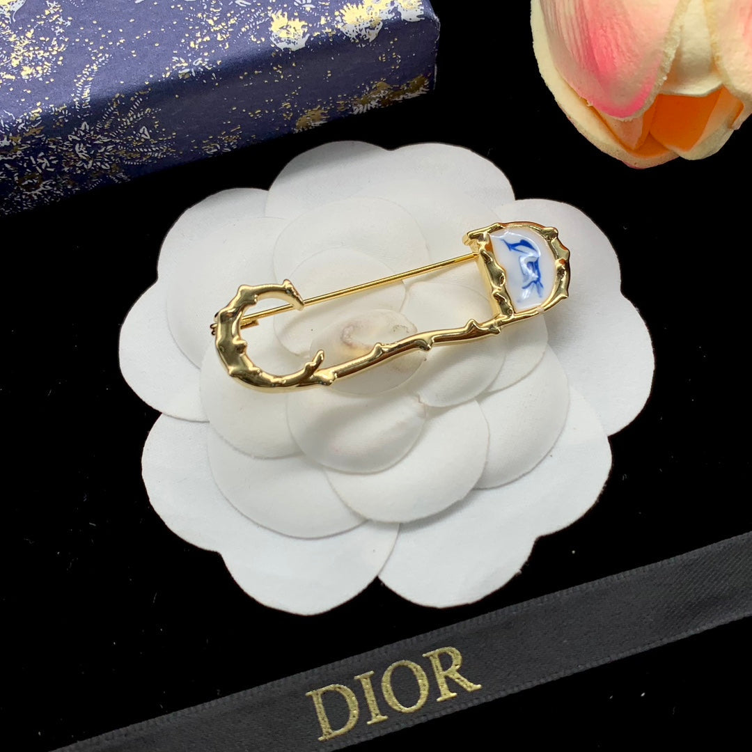 CD Brooch 176977