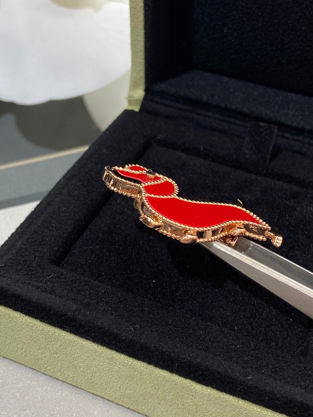 VCA Brooch 11