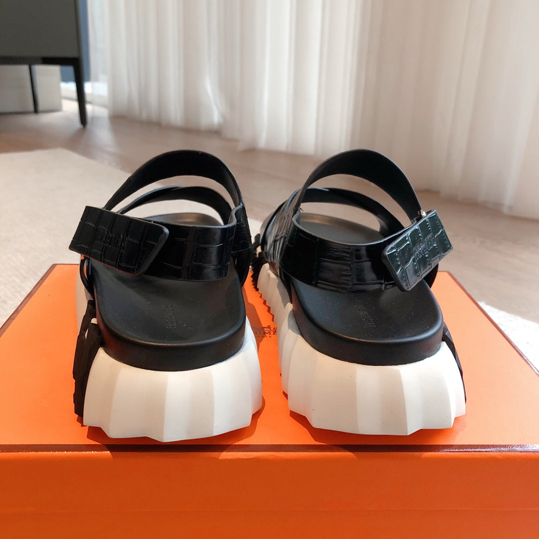 HM ELECTRIC CROCODILE MOTIF SANDAL BLACK CALFSKIN