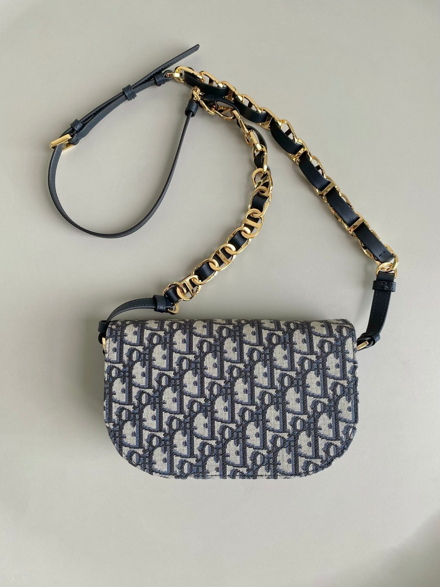 SIGNATURE HOBO 21 BAG IN BLUE OBLIQUE JACQUARD