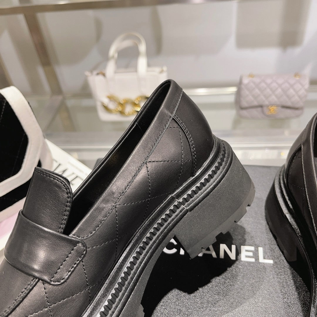 CC Moccasins 45mm Black Lambskin