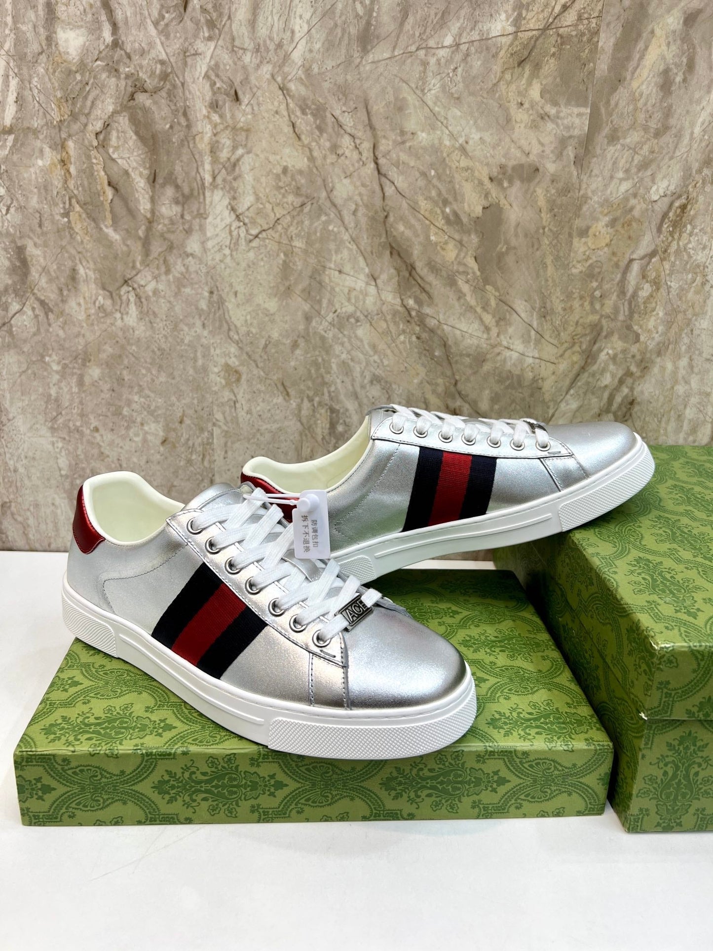 GG Men's ACE Sneaker Silver Calfskin 525953
