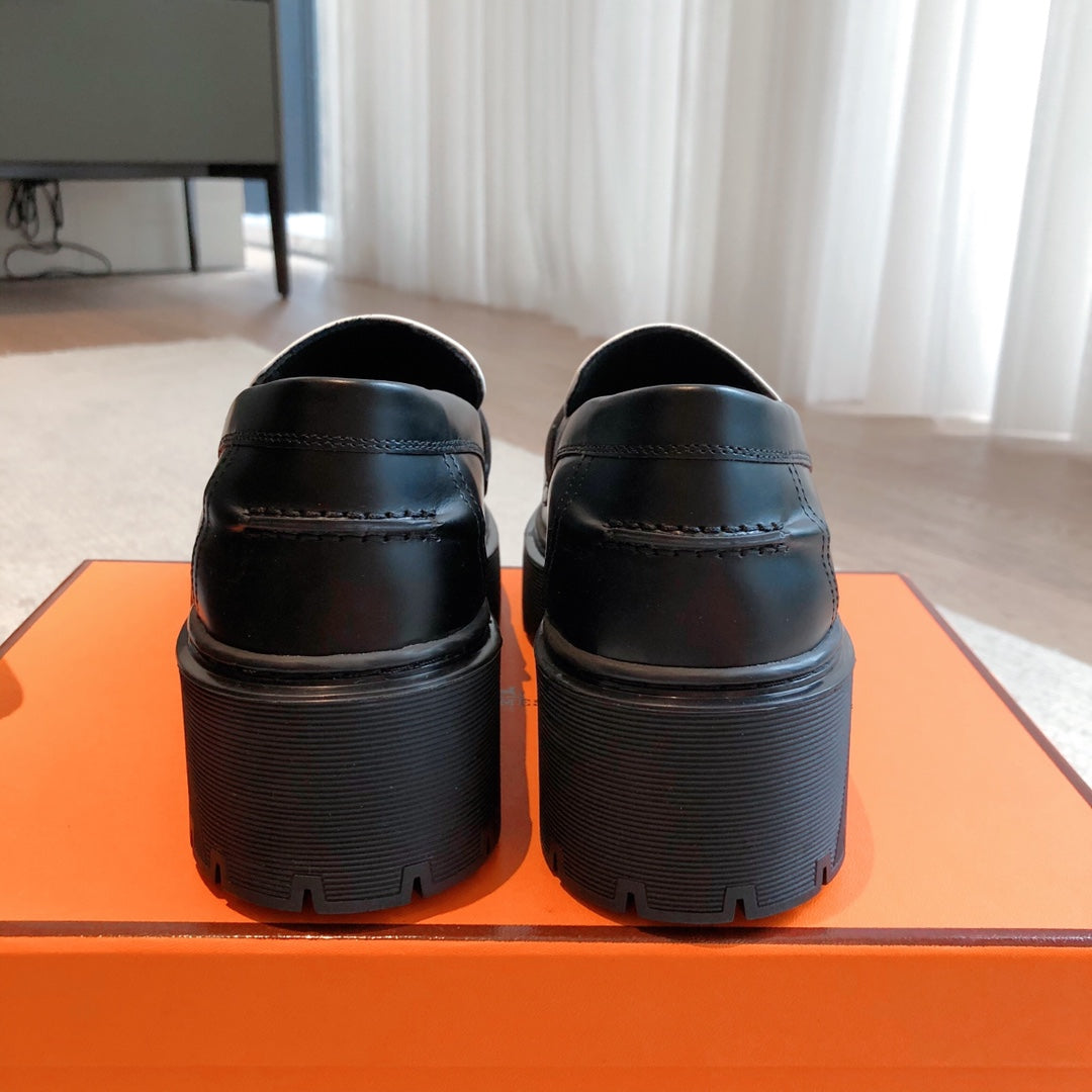 HM HITCH LOAFER BLACK AND WHITE CALFSKIN