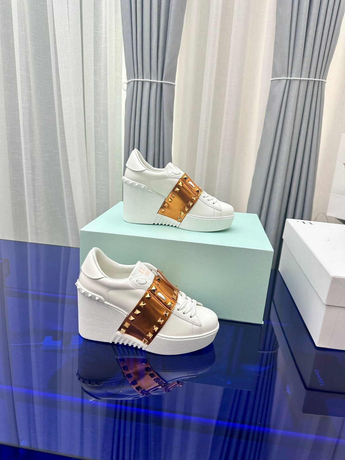 FLATFORM ROCKSTUD UNTITLED SNEAKER IN WHITE MIX COPPER BROWN CALFSKIN