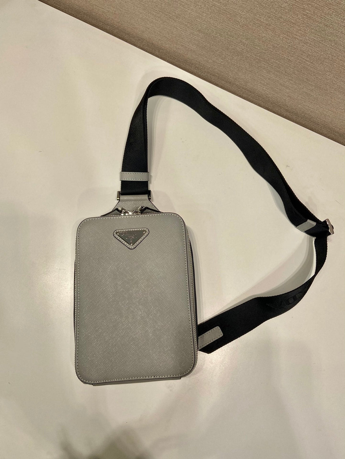 CHEST BAG 20 IN ECHO GRAY SAFFIANO LEATHER