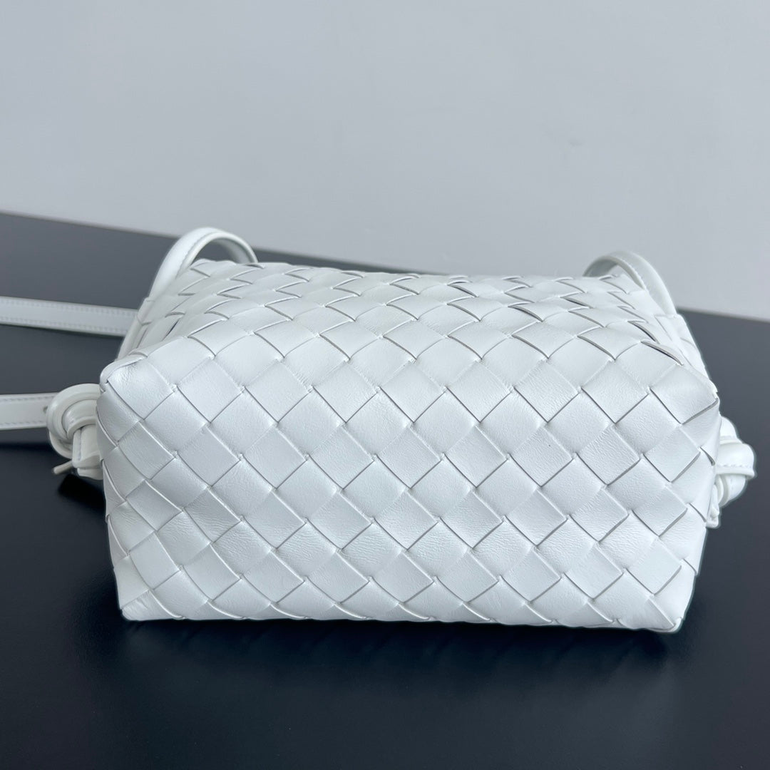 BV Loop Top Handle 19cm White Lambskin