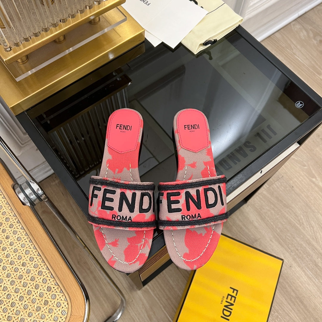 FENDI FLORAL SLIDES IN CHERRY RED MIX TAN BEIGE FABRIC