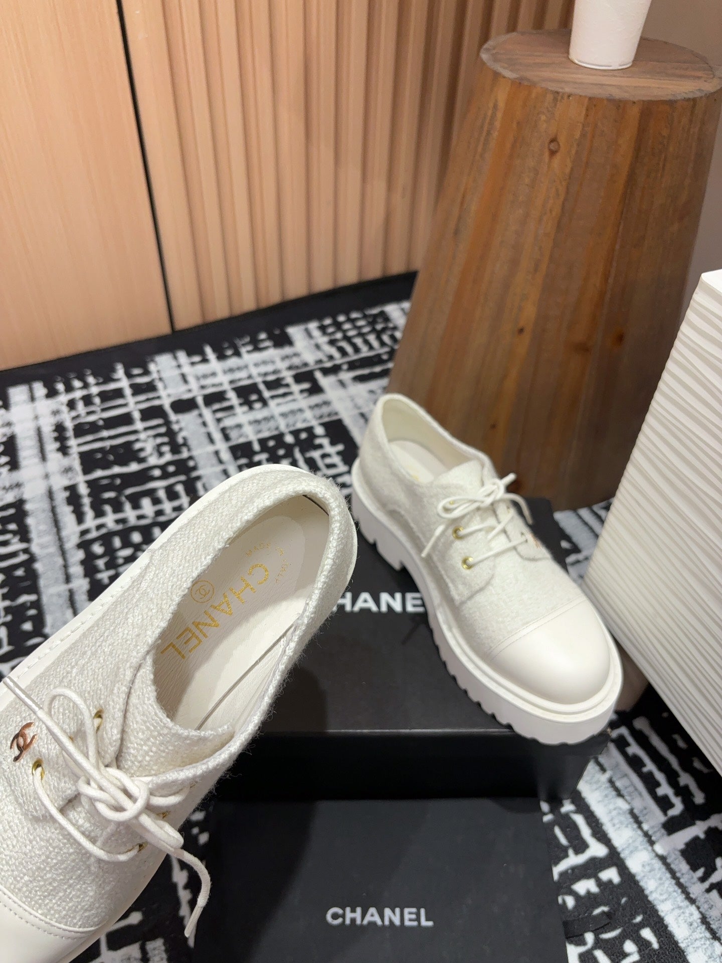 CC OXFORD SHOES IN WHITE TWEED AND CALFSKIN