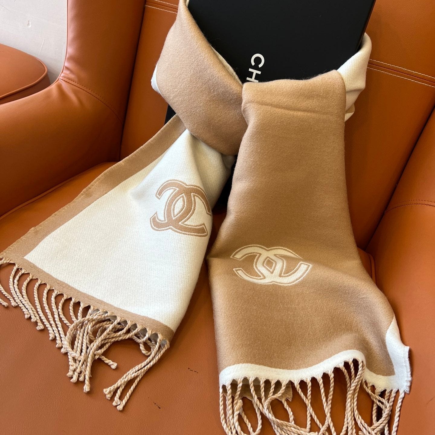 CC Scarf 184 CM In White Mix Brown Wool Fleece 385536