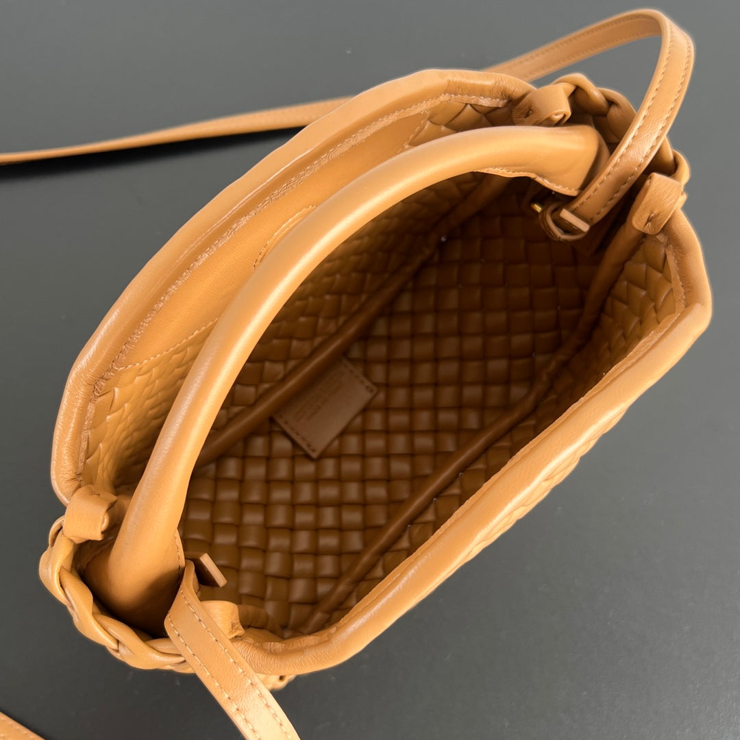 BV Small Cobble Top Handle 23cm Gold Lambskin
