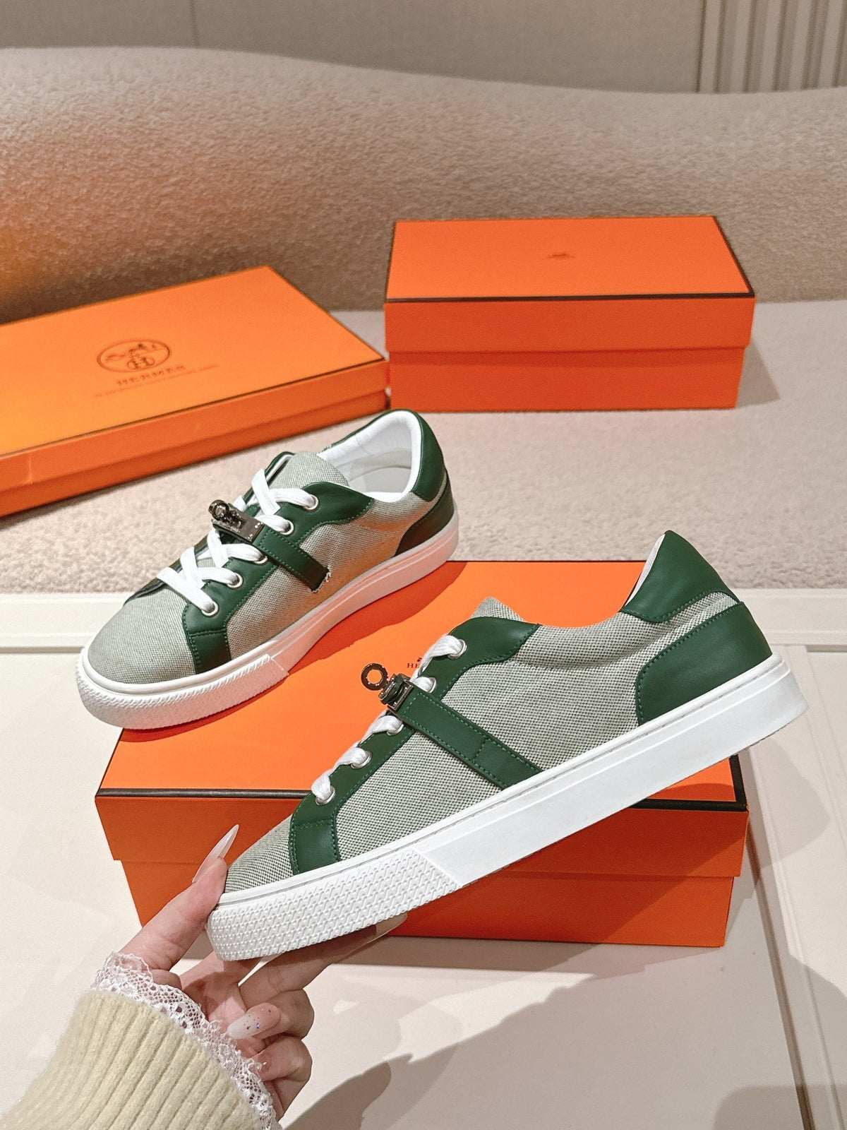 HM 25ss Kelly Buckle Sneakers Green Gray Cowhide Canvas 577492