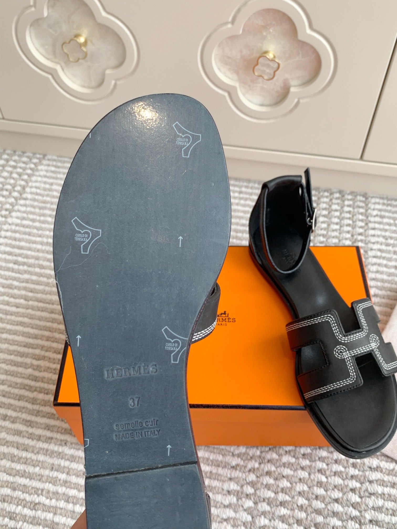 HM Santorini Sandal Black Cowhide 291390