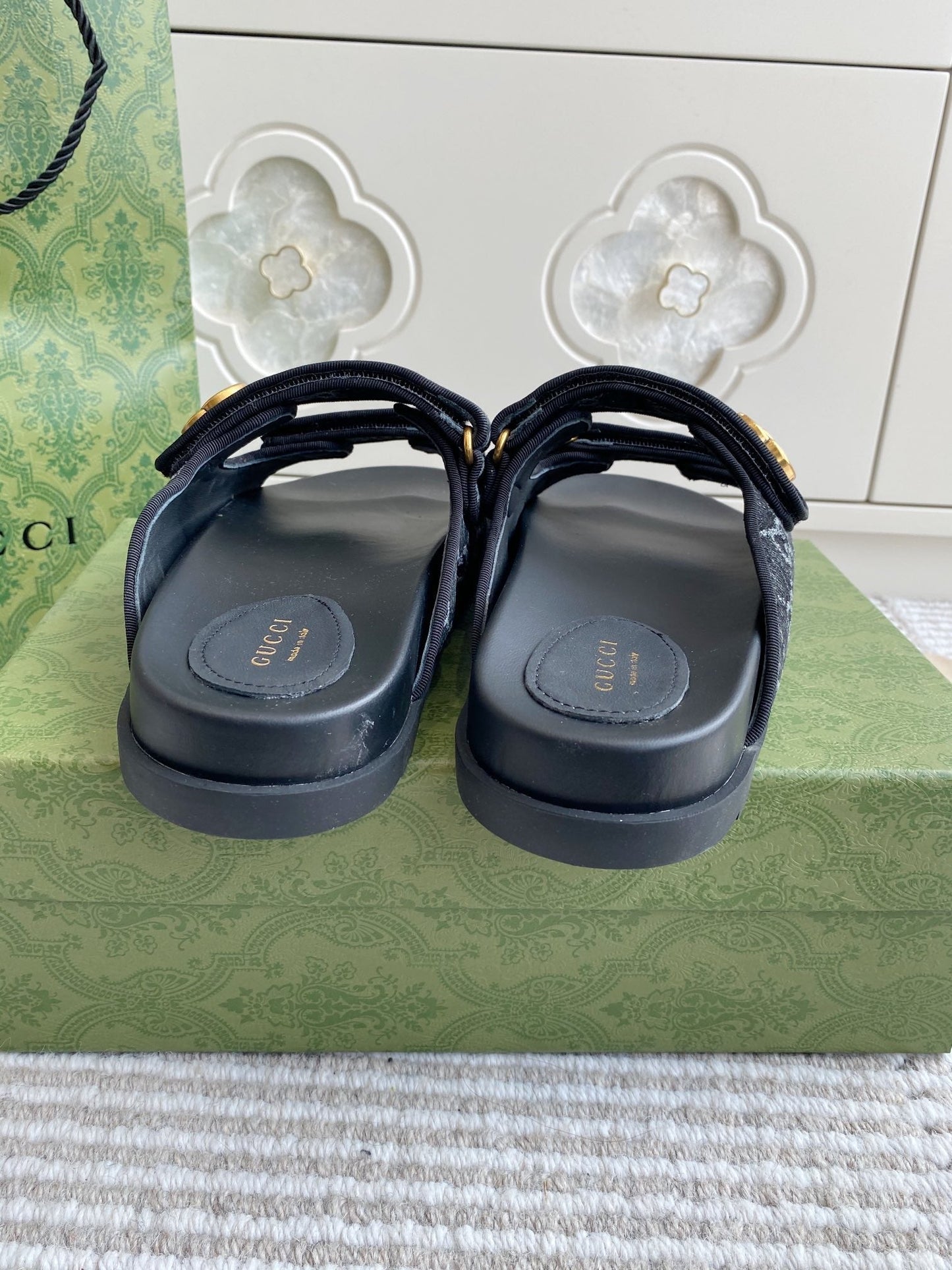 GC sandal with Double G Black Canvas Sheepskin 291017