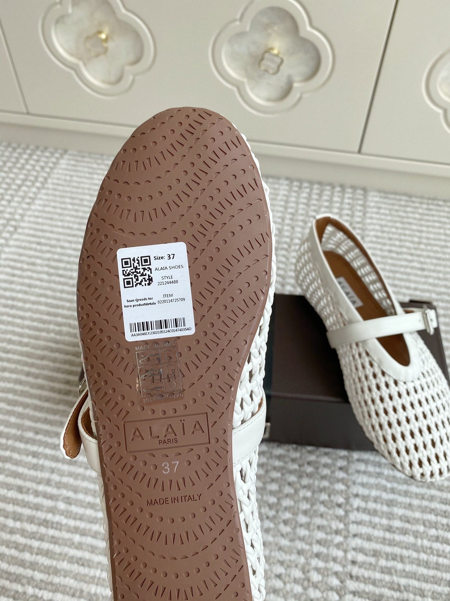 Alaia Women's Ballet Flat White Lambskin 291054