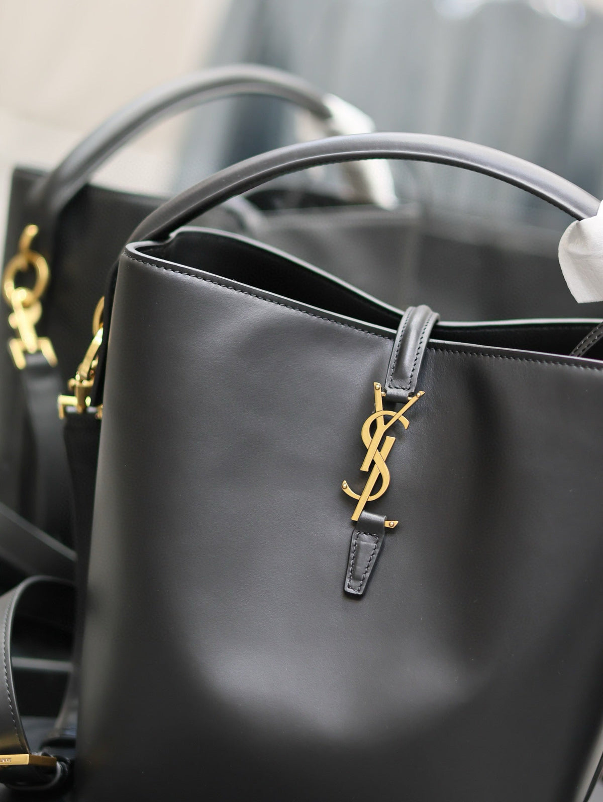 le 37 26cm black calfskin gold hardware